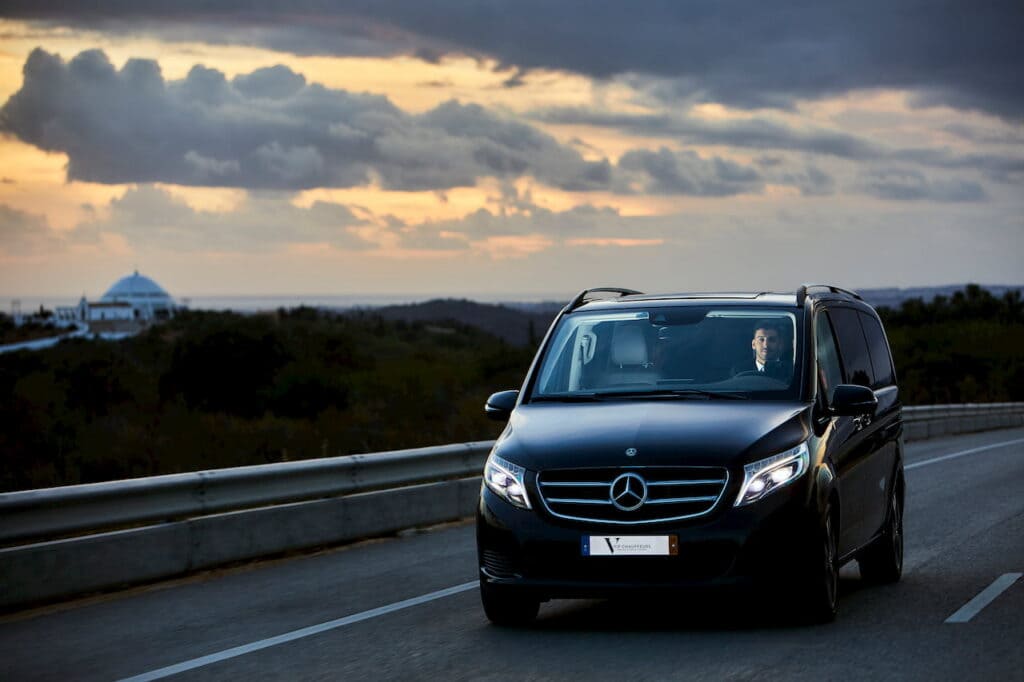 luxurious-fleet-mercedes-class-v-vip-chauffeurs