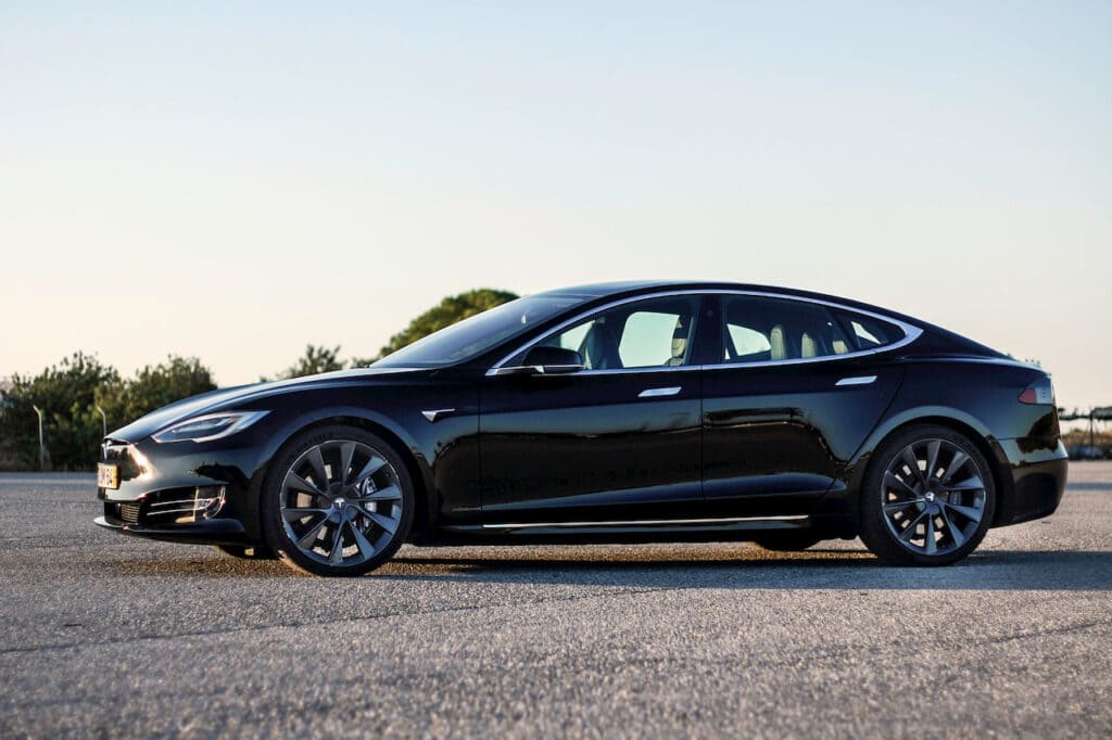 tesla-s-vip-chauffeurs-luxurious-fleet